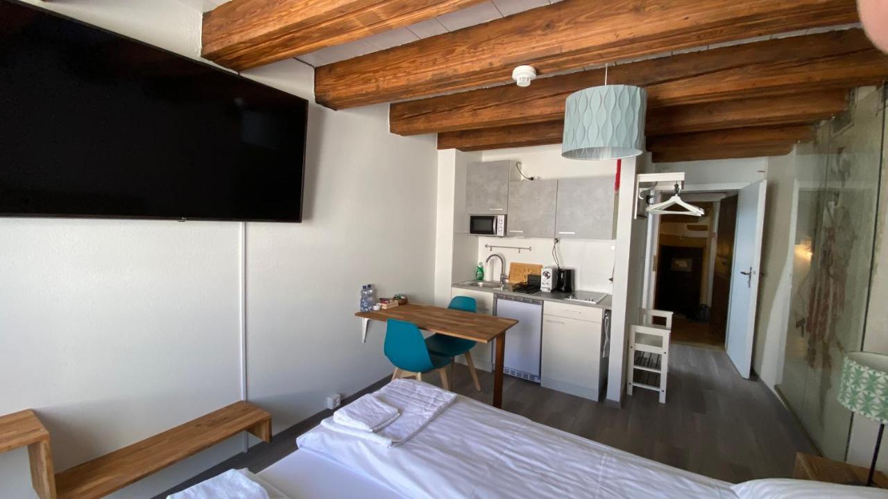 Aux Chambres Du Banneret Neuchâtel Extérieur photo