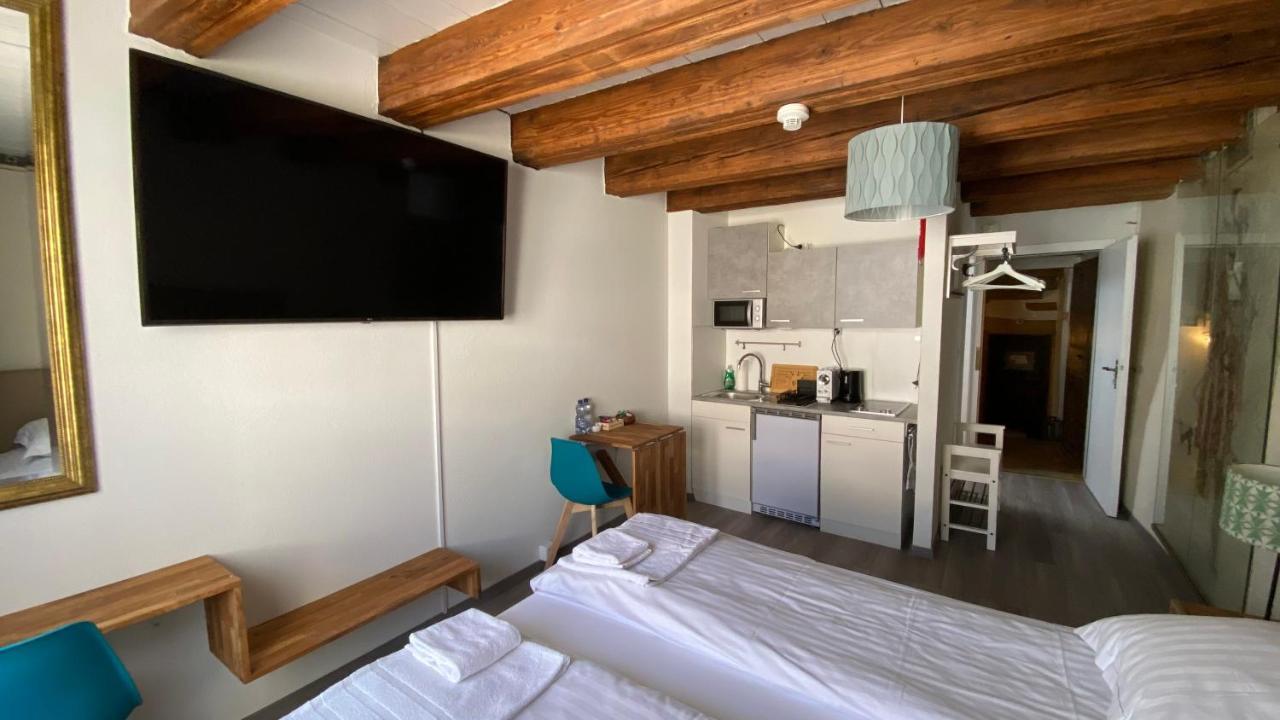 Aux Chambres Du Banneret Neuchâtel Extérieur photo