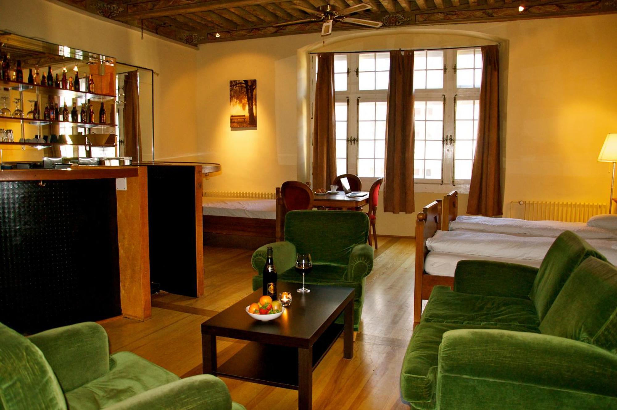 Aux Chambres Du Banneret Neuchâtel Extérieur photo