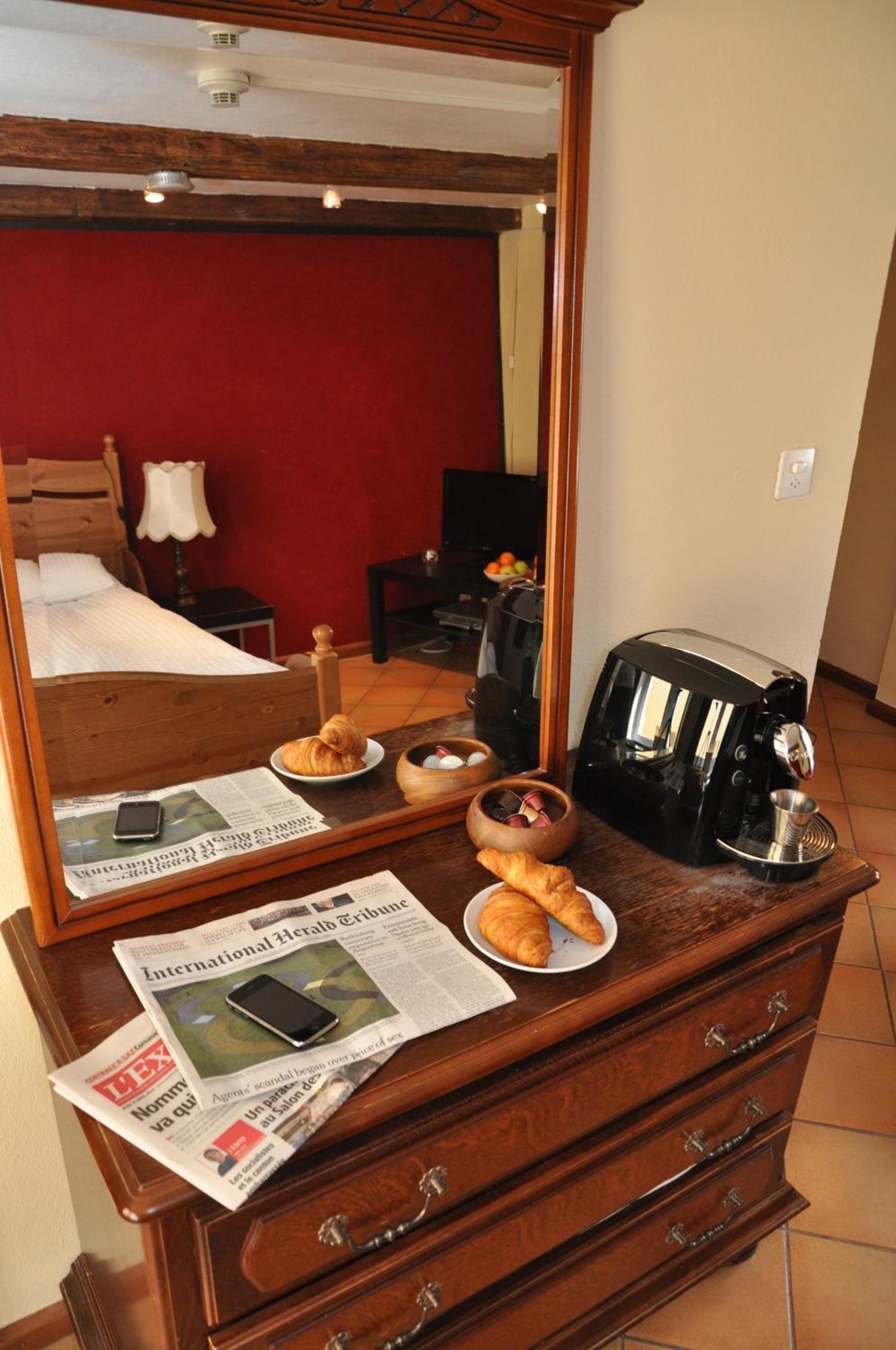 Aux Chambres Du Banneret Neuchâtel Extérieur photo