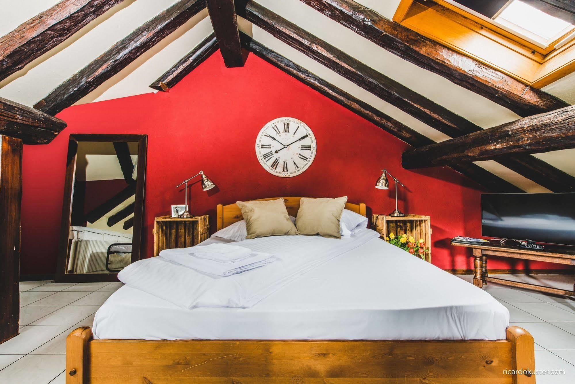 Aux Chambres Du Banneret Neuchâtel Extérieur photo