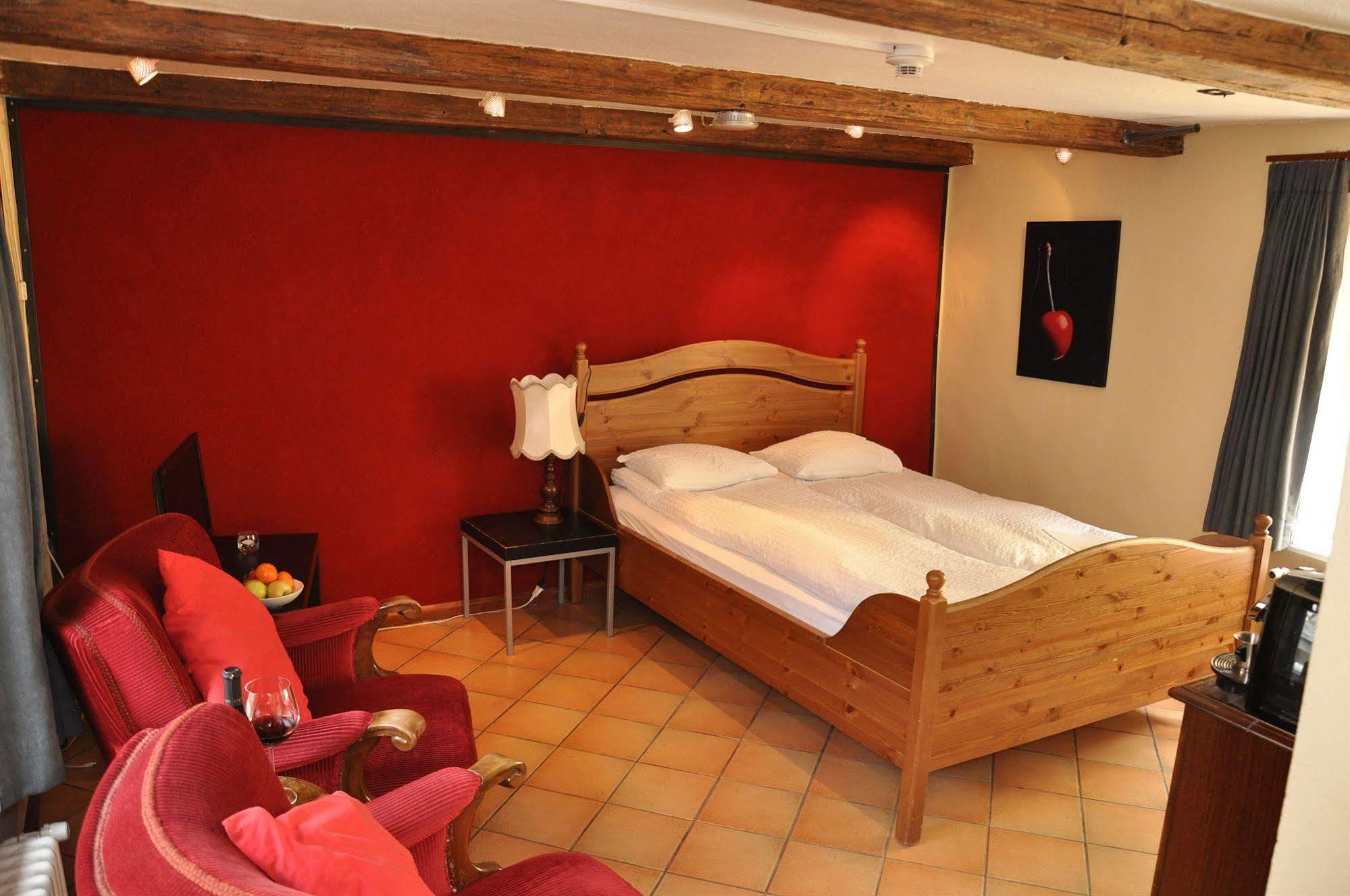 Aux Chambres Du Banneret Neuchâtel Extérieur photo
