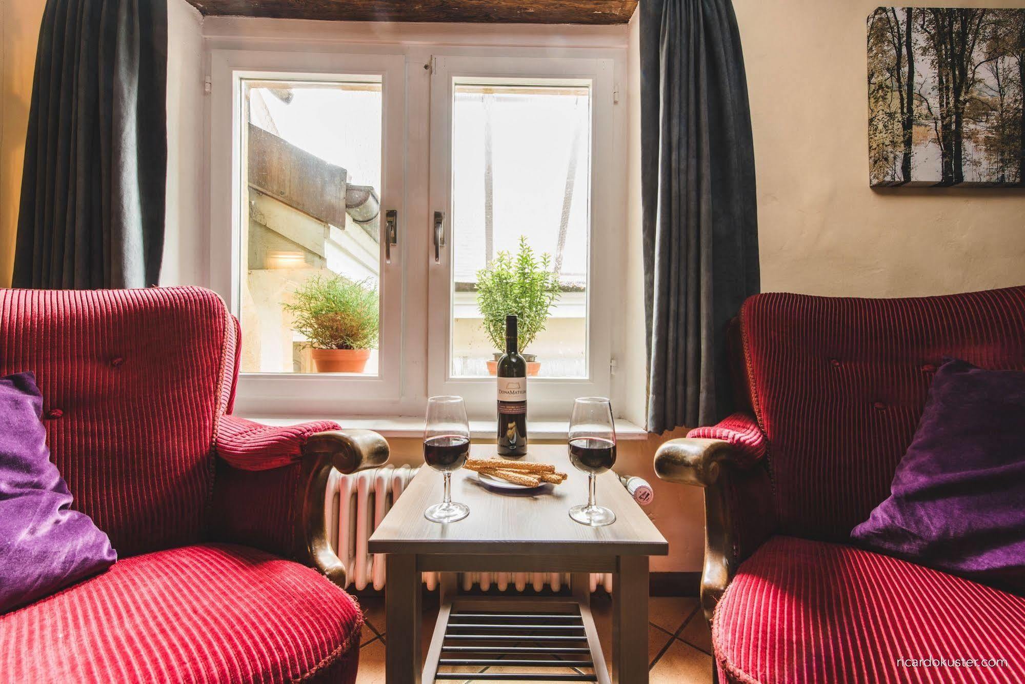 Aux Chambres Du Banneret Neuchâtel Extérieur photo