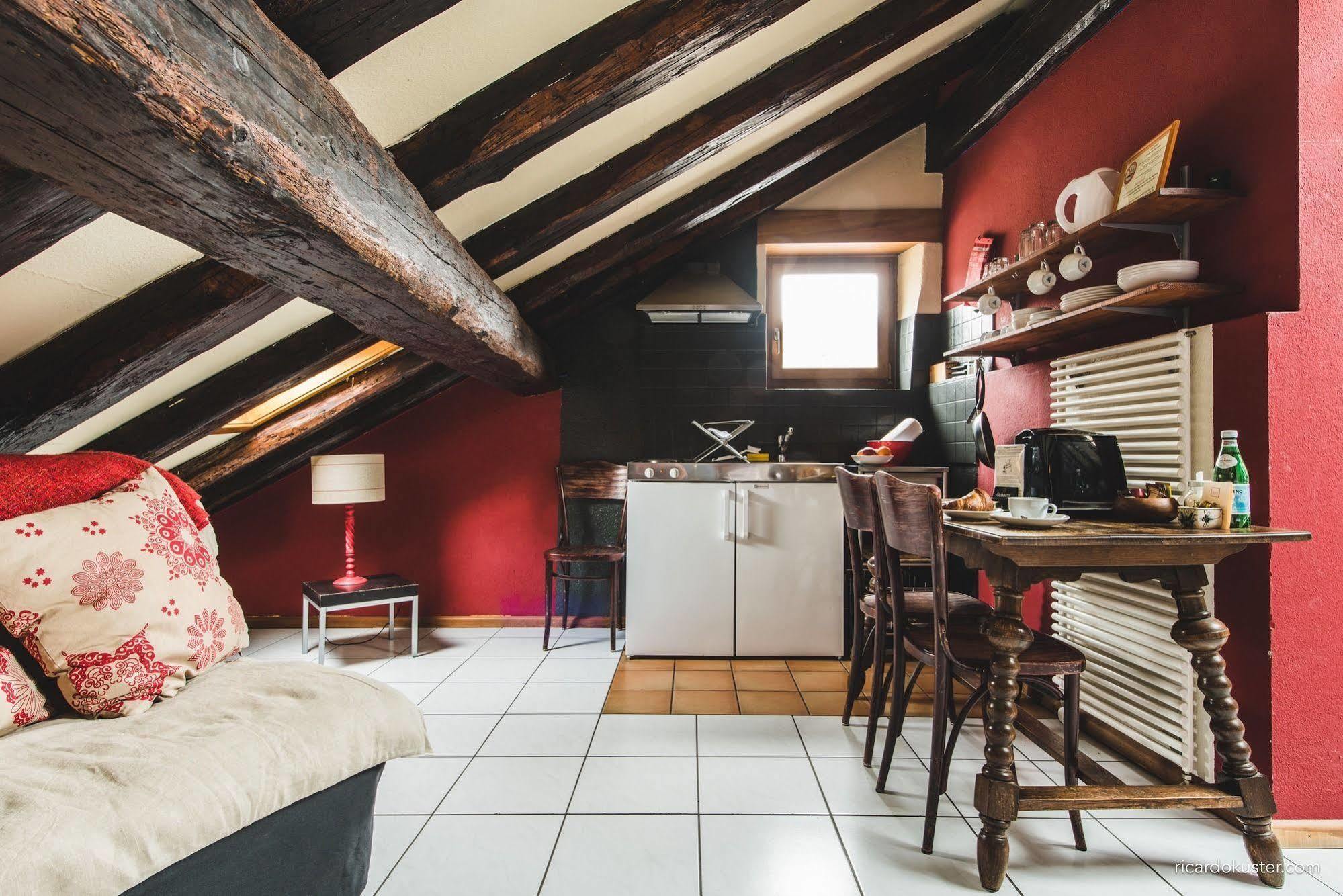 Aux Chambres Du Banneret Neuchâtel Extérieur photo