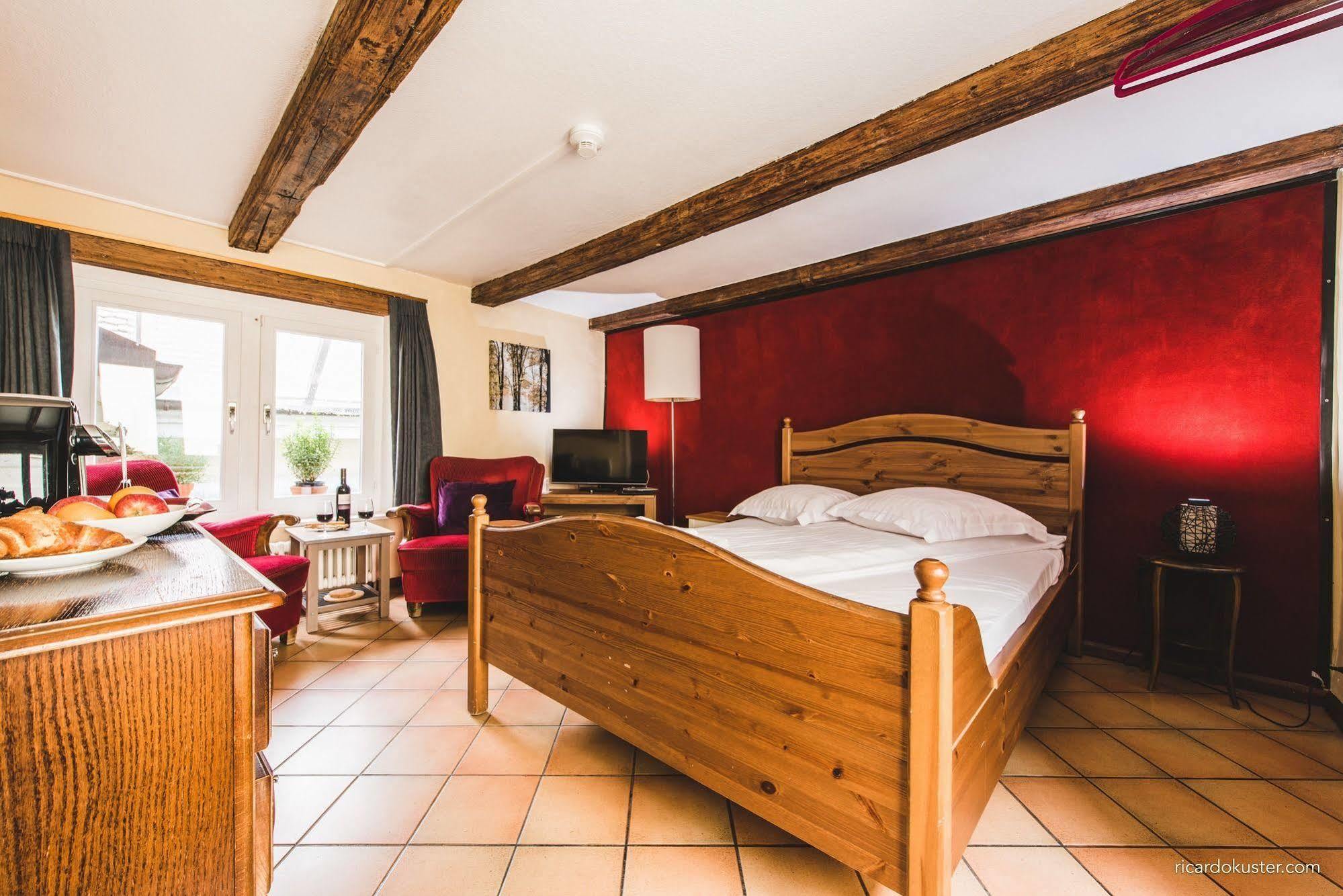 Aux Chambres Du Banneret Neuchâtel Extérieur photo