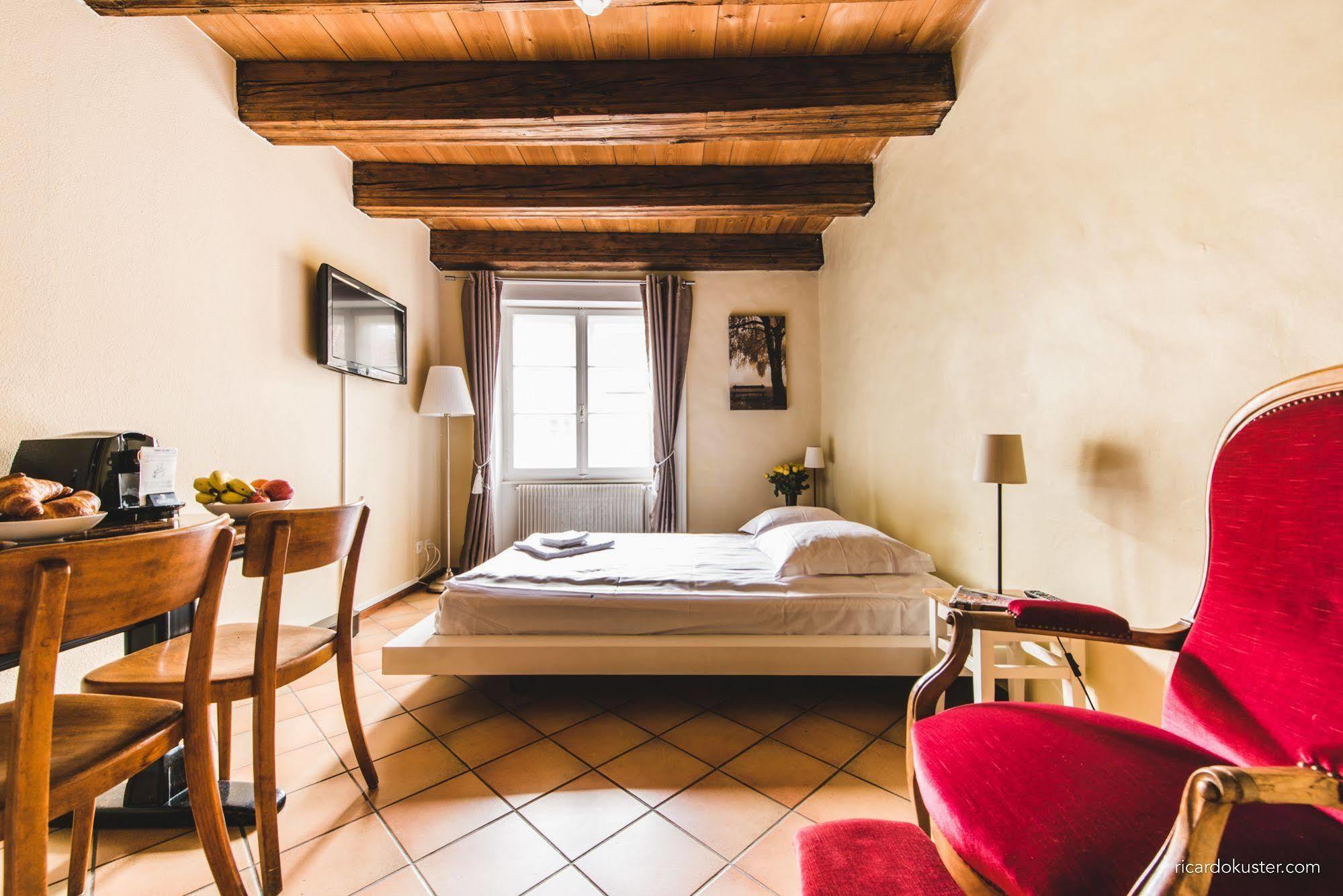 Aux Chambres Du Banneret Neuchâtel Extérieur photo
